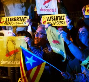 Έκρυθμη η κατάσταση στην Καταλονία εν αναμονή του εντάλματος σύλληψης του Πουϊτζντεμόν