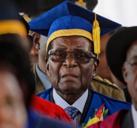 Ζιμπάμπουε: Στο πανεπιστήμιο της Χαράρε η πρώτη δημόσια εμφάνιση του Μουγκάμπε μετά το πραξικόπημα (ΦΩΤΟ)