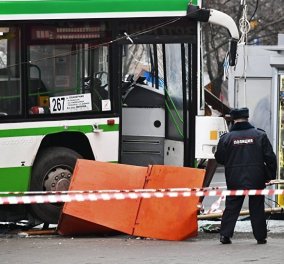 Βίντεο: Λεωφορείο έπεσε πάνω σε στάση στη Μόσχα- Τρεις τραυματίες 