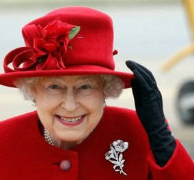 Τι κρύβει στην τσάντα της η βασίλισσα Ελισάβετ & δεν αποχωρίζεται ποτέ; 
