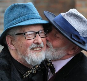 Δύο φίλοι στην Ιρλανδία για να αποφύγουν τον φόρου κληρονομιάς... παντρεύτηκαν! (ΦΩΤΟ-ΒΙΝΤΕΟ)