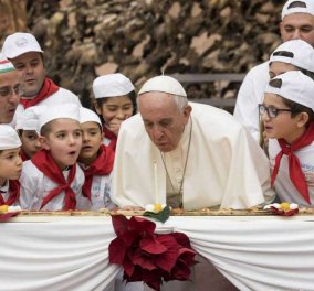 Σε πίτσα με το... μέτρο έσβησε τα 81 κεριά του  ο Πάπας Φραγκίσκος στη Ρώμη (ΦΩΤΟ-ΒΙΝΤΕΟ) 