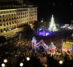 Good news: 14.000 λαμπάκια κάνουν τη νύχτα... μέρα στη συμπρωτεύουσα! Το δέντρο - υπερπαραγωγή στην πλατεία Αριστοτέλους