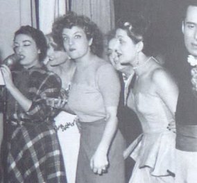 Vintage Story: Όταν η Άννα Καλουτά ενθουσιάζει το κοινό ως τσολιάς, η Μαρία η αδελφή της συγκινεί ως η πιστή αρραβωνιαστικιά ....(ΦΩΤΟ-ΒΙΝΤΕΟ)