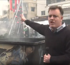 Βίντεο: Η στιγμή που ο ρεπόρτερ πάει να ξεφύγει από δακρυγόνα στη φλεγόμενη Βηρυτό