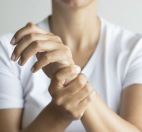 Τι σημαίνει ο πόνος στο χέρι; Πότε είναι σύνδρομο καρπιαίου σωλήνα