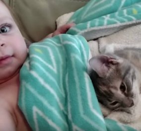 Smile βίντεο: Αυτή η πανέμορφη μπεμπούλα με το γατάκι της θα σας φτιάξουν την διάθεση!
