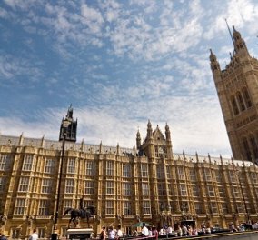 Σκάνδαλο στο Βρετανικό Κοινοβούλιου: 160 προσπάθειες σύνδεσης με sites πορνογραφικού περιεχομένου την ημέρα  