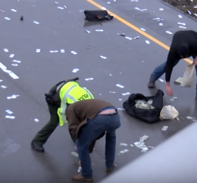 Βίντεο: Τροχαίο στο Ιλινόις σκόρπισε μια ντουζίνα λεφτά στον δρόμο: Οι αστυνομικοί τα μάζευαν σε σακούλες  