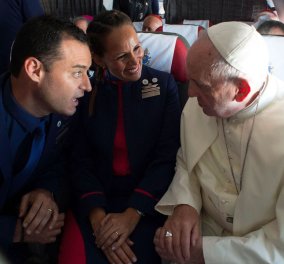 Ο πιο πρωτότυπος γάμος που έγινε ποτέ: Τους πάντρεψε ο Πάπας  μέσα στο αεροπλάνο εν ώρα πτήσης 