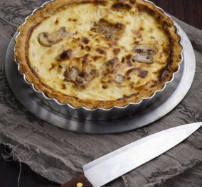 Πρωτότυπη γκουρμέ τάρτα με μανιτάρια σοτέ, κατσικίσιο τυρί και λάδι λευκής τρούφας - Ο Γιάννης Λουκάκος μας λέει bon appétit!