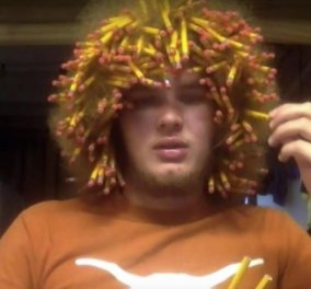Έφηβος εμφανίζεται σε βίντεο με μαλλί αφάνα και γεμάτο μολύβια! 