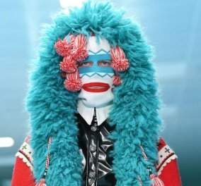 Gucci η "τρομοκρατία" της μόδας: Αντί για τσάντες... δρακουλίνια, φίδια & ανατριχιαστικοί σωσίες σας φορεμένα από ανδρόγυνα μοντέλα