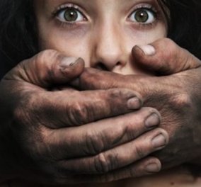 Έρευνα: Θύμα βιασμού πέφτει μία στις οκτώ Γαλλίδες! Οι μισές είναι παιδιά ή έφηβες  