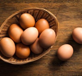 Ποιος είναι ο πιο εύκολος και γρήγορος τρόπος για να καθαρίσετε ένα αυγό; Ένας άνδρας βρήκε τη λύση (ΒΙΝΤΕΟ) 