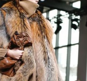 Good news: Furla και Versace ανακοίνωσαν πως καταργούν την αληθινή γούνα!