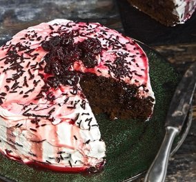 Πεντανόστιμη Black Forest νηστίσιμη τούρτα από την μοναδική μας Αργυρώ Μπαρμπαρίγου! 