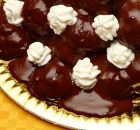 8 διάσημα γλυκά κονταροχτυπιούνται: Προφιτερόλ Ανδριά ή Pastry Family, μιλφέιγ Δέσποινας ή...