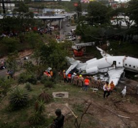 Πραγματικό θαύμα! Διασώθηκαν όλοι οι επιβάτες όταν αεροπλάνο συνετρίβη & κόπηκε στα δύο (ΦΩΤΟ-ΒΙΝΤΕΟ)