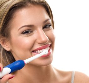 Τρεις χρήσιμες συμβουλές για να διατηρείς πάντα καθαρή την οδοντόβουρτσα σου