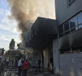 Υπό έλεγχο η μεγάλη πυρκαγιά σε αποθήκη ηλεκτρικών ειδών στο Περιστέρι (ΦΩΤΟ-ΒΙΝΤΕΟ)