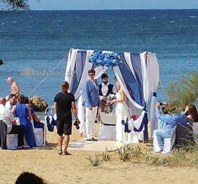Χανιά: Ζευγάρι ξένων παντρεύτηκαν πάνω στην αμμουδιά αφού έστησαν παραμυθένιο σκηνικό (ΦΩΤΟ - ΒΙΝΤΕΟ)