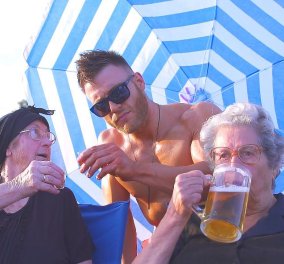«Just μπίρες»: Οι Κρητικές γιαγιάδες επιστρέφουν και γίνονται το hit του καλοκαιριού (VIDEO)