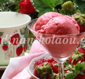 Δροσιστικό σορμπέ φράουλας με γρεναδίνη από την Ντίνα Νικολάου