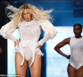 Η Beyoncé έβαλε ένα τόσο φορτωμένο με μαργαριτάρια κορμάκι που δεν μπορούσε να χορέψει (φωτο- βίντεο)