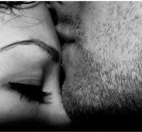 To Φιλί στο μέτωπο - το πιο ισχυρό φιλί με σημαντική δύναμη! Σαν να φιλάτε το τρίτο μάτι του