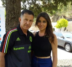 Από εδώ η κυρία μου κι από εδώ το αίσθημά μου: Ο προπονητής του Μεξικού πήγε στο Μουντιάλ και με την επίσημη και με το... μωρό του (Φωτό)