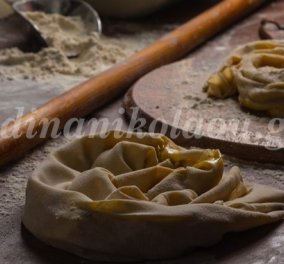 Η ξακουστή Σκοπελίτικη τυρόπιτα step by step από τη Ντίνα Νικολάου (Φωτό)