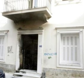 Αλέκος Φλαμπουράρης: Μπαράζ επιθέσεων έξω από το σπίτι του στα Εξάρχεια