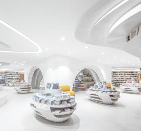 Κλείστε τα μάτια, βρεθείτε στο πιο φανταστικό hightech βιβλιοπωλείο του κόσμου: Tα πάντα με κούρμπες, καμία γωνία πουθενα (Φωτό)