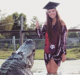 Με έναν τεράστιο αλιγάτορα 4,30 μέτρων γιόρτασε την αποφοίτηση της μια 21χρονη στο Τέξας (Φωτό & Βίντεο)