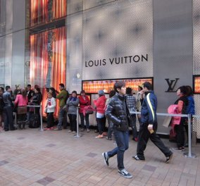 Άραβες και Κινέζοι κάνουν ουρές σε Louis Vuitton και Chanel στην Κωνσταντινούπολη - Χαμηλές τιμές λόγω υποτίμησης
