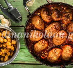 Σουτζουκάκια κοτόπουλου με πατάτες καρέ και σκορδοπαπρικάτες