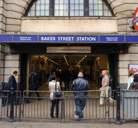 Λονδίνο: Αυτό θα πει τύχη! - Μητέρα έπεσε με το παιδί της στις ράγες του μετρό - πέρασε συρμός από πάνω τους και σώθηκαν 