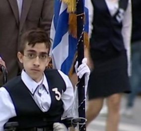 Θλίψη για τον θάνατο του 20χρονου Κων/νου Κριτζά - Ήταν σημαιοφόρος σε αναπηρικό αμαξίδιο και φοιτητής στη Νομική (Βίντεο)
