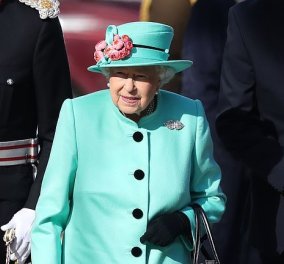 H Βασίλισσα Ελισάβετ με παλτουδάκι στο χρώμα της μέντας - Η 92χρονη περιμένει στο 8ο δισέγγονο από την Μέγκαν (Φωτό)