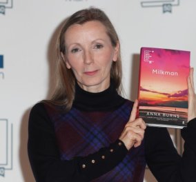 Η Άννα Μπερνς κέρδισε το λογοτεχνικό βραβείο Man Booker με το βιβλίο «Milkman»