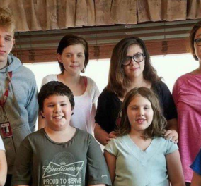 Βίντεο- Δάκρυα χαράς! Οικογένεια με 5 παιδιά υιοθέτησε και τα 3 της γειτόνισσας που πέθανε από καρκίνο - Το σπίτι όμως... 