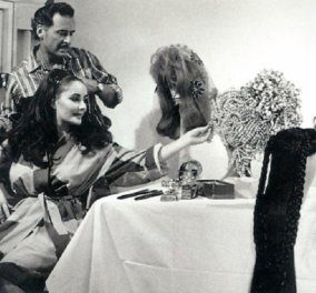 Vintage pic:Όταν ο Alexandre de Paris ο διασημότερος κομμωτής του Χόλιγουντ χτένιζε την Ελίζαμπεθ Τέιλορ (φώτο)