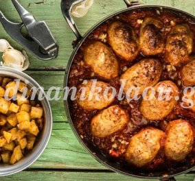 Μοσχομυριστά σουτζουκάκια κοτόπουλου με πατάτες καρέ σκορδοπαπρικάτες από την Ντίνα Νικολάου