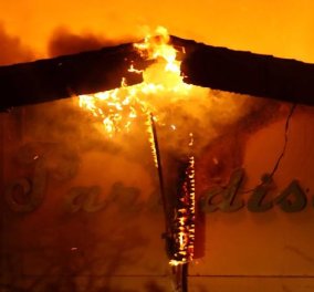 Η Καλιφόρνια στις φλόγες: Οδηγός περνά μέσα από την πυρκαγιά και καταγράφει συγκλονιστικές εικόνες (Βίντεο)