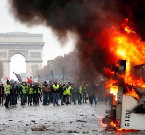 Σαββατοκύριακο του διαβόλου στο Παρίσι: Με δακρυγόνα και αύρες διαλύουν τους διαδηλωτές με τα "κίτρινα γιλέκα" - Δείτε LIVE εικόνες 