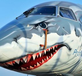 Το πιο άγριο αεροπλάνο του κόσμου: Έχει σχήμα καρχαρία με έτοιμα τα δόντια του να κατασπαράξει -  Τι άραγε; (φωτό & βίντεο)