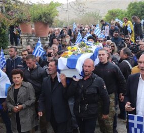 Κηδεία Κατσίφα: 3.000 Έλληνες με σημαίες γέμισαν τις Βουλιαράτες για το τελευταίο αντίο (Φωτό & Βίντεο)