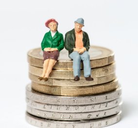 Τι θα γίνει με  επανυπολογισμό συντάξεων: Ποια ποσά θα λάβουν από τον Ιανουάριο οι συνταξιούχοι - Ποιοι χάνουν, ποιοι κερδίζουν