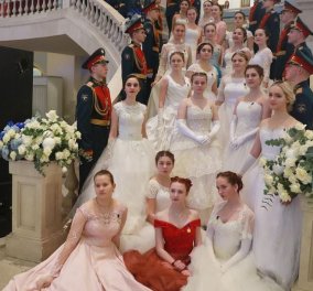 Απίστευτες φωτό: Χιλιάδες καλλονές νεαρές Ρωσίδες debutantes στον ετήσιο χορό των στρατιωτικών  